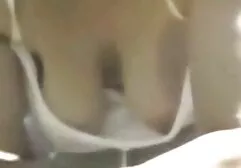Một chàng trai sầm một cô bạn phim se x nhật ban gái của mình với ngón tay trong khi mình âm là một trò chơi