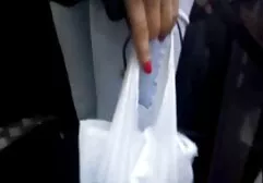 Các cô gái với một ngón tay trong những se x nhat ko che hàng xóm của âm đạo
